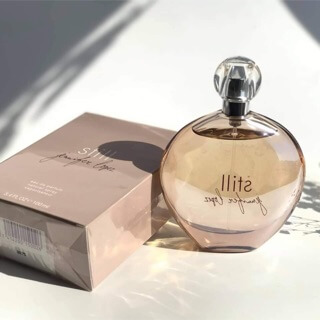 Jennifer Lopez Still EDP 100 ml (No Box) น้ำหอมในตำนานที่ให้กลิ่นหอมสะอาดแฝงความเย้ายวน ให้คุณสดชื่นแจ่มใสและอ่อนหวาน ดั่งหญิงสาวน่าหลงใหล 