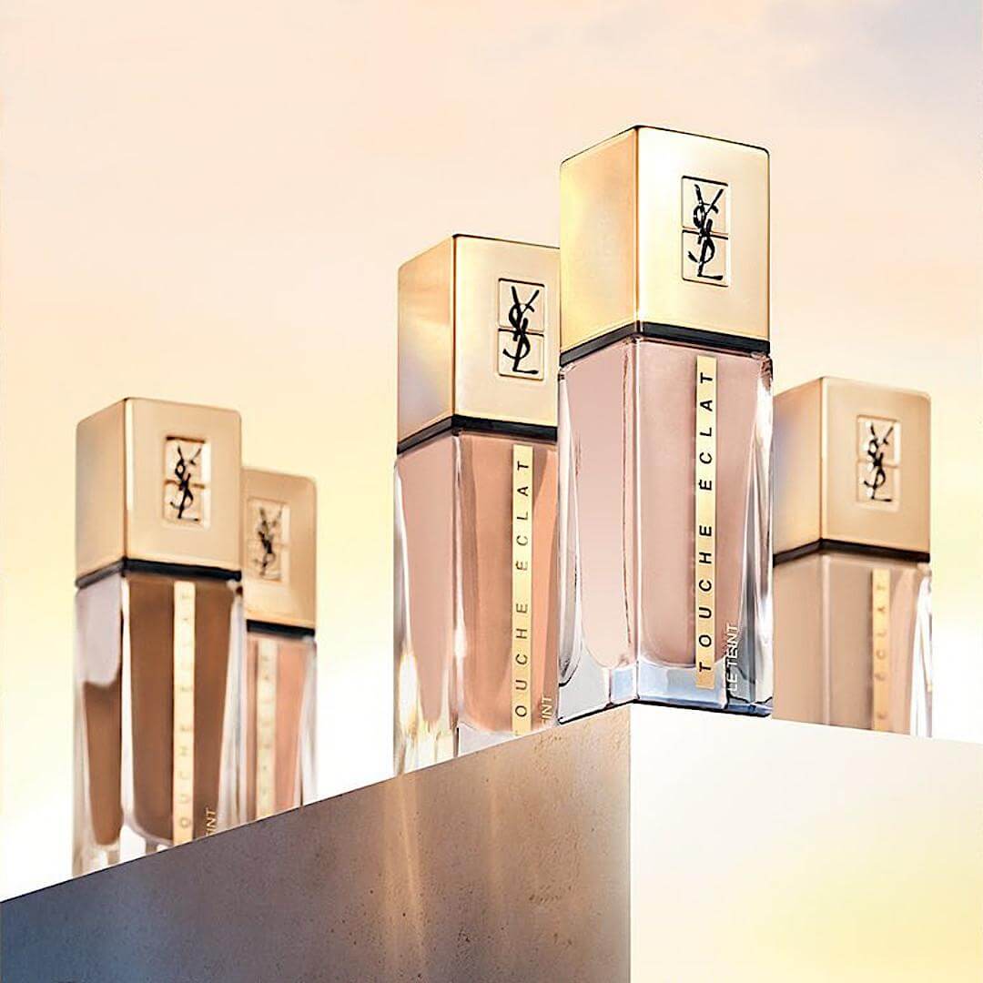 Yves Saint Laurent Touche Eclat Le Teint Crème ครีมรองพื้นที่ให้การปกปิดเต็มขั้น เผยความเปล่งปลั่งยาวนาน มอบผิวดูเนียนสวยไร้ที่ติ ด้วยเนื้อครีมที่ให้ความรู้สึกบางเบา แต่ปกปิดขั้นสูง