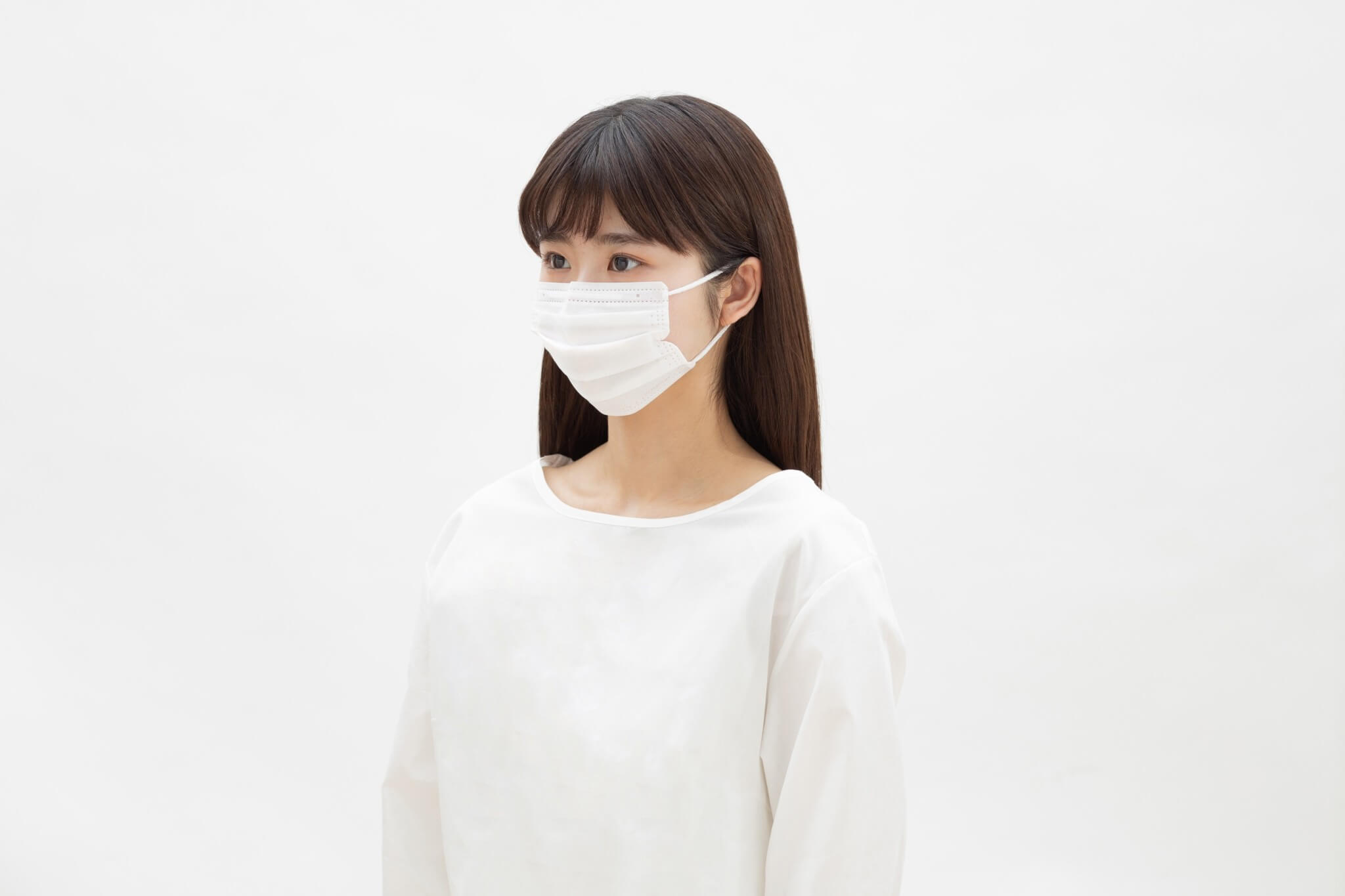 IRIS OHYAMA Face Mask หน้ากากอนามัย iris ประสิทธิภาพแผ่นกรองหนา 3 ชั้น ช่วยป้องกันเชื้อโรค ไวรัสและฝุ่นละออง PM 2.5 ได้ถึง 99% จุดเด่นสำคัญคือการออกแบบหน้ากาก V-cut หรือมุมเว้าด้านข้างแก้มช่วยกระชับใบหน้า