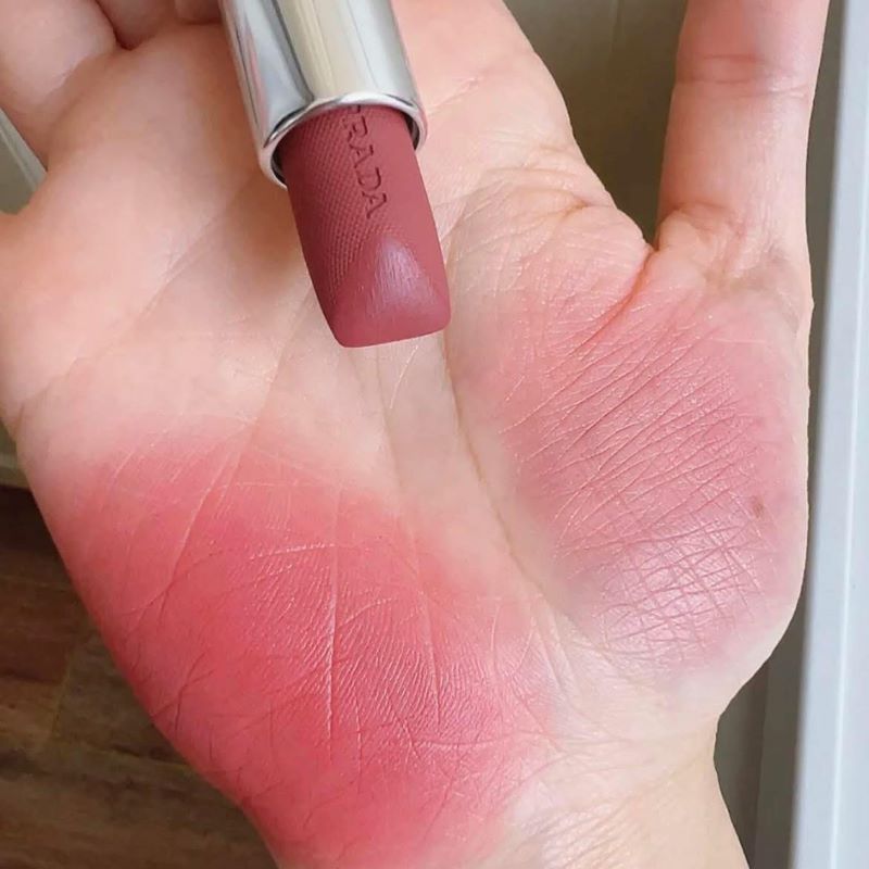 Prada Monochrome Soft Matte Blur Lipstick 3.8g #B107 Sedona , Prada Monochrome Soft Matte lipstick,Prada Monochrome Soft Matte lipstick Swatches , Prada lipstick swatches , Prada Monochrome Soft Matte Blur Lipstick ราคา , Prada Monochrome Soft Matte Blur Lipstick รีวิว